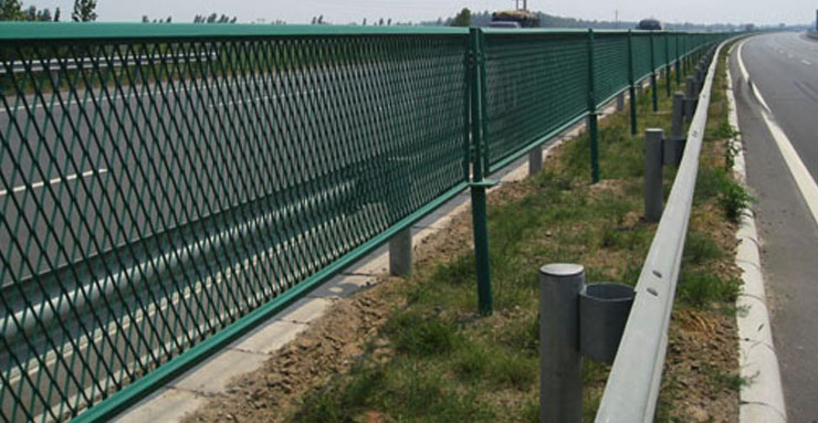 公路護欄網(wǎng)采購來大興金綠建質高價廉優(yōu)惠多多！